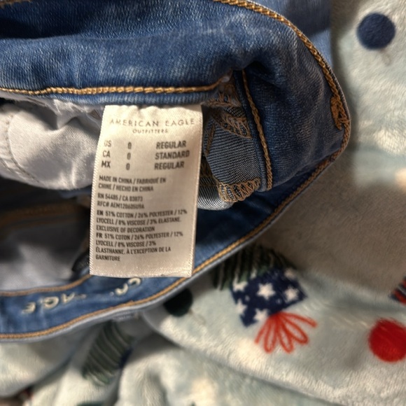 American eagle light blue Jean shorts with front and back pockets - Picture 3 of 3